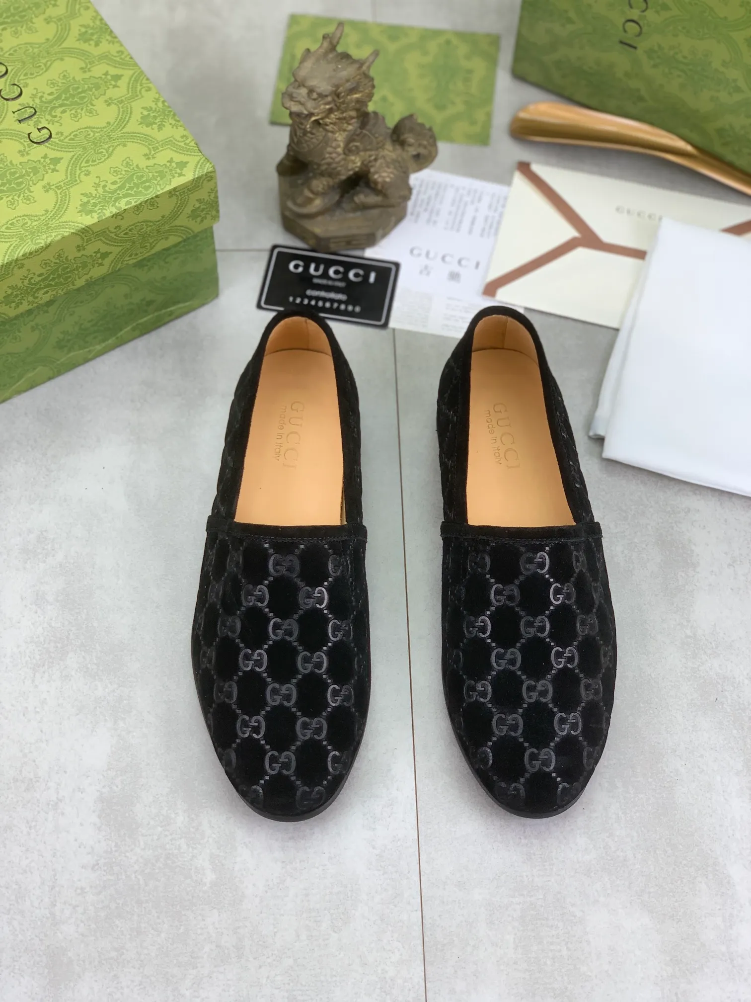 Men's Men's Shoes 💰P500💰【New Style】Water-dyed Niuli Gucci's most popular selection of lazy slip-on leather shoes (Gucci) official website latest Gucci lazy leather shoes, hot style 💥 simple and elegant style, exclusive for trendy men. Unique official website latest brand original double G embossing Elements 👑 Original Gucci decoration, fashionable and elegant, fabric original calfskin ✅ fully imported first-layer cowhide lining, official website designated wear-resistant, rubber business outsole, classic model taken at the counter in real life 🎬38-44 Various colors available